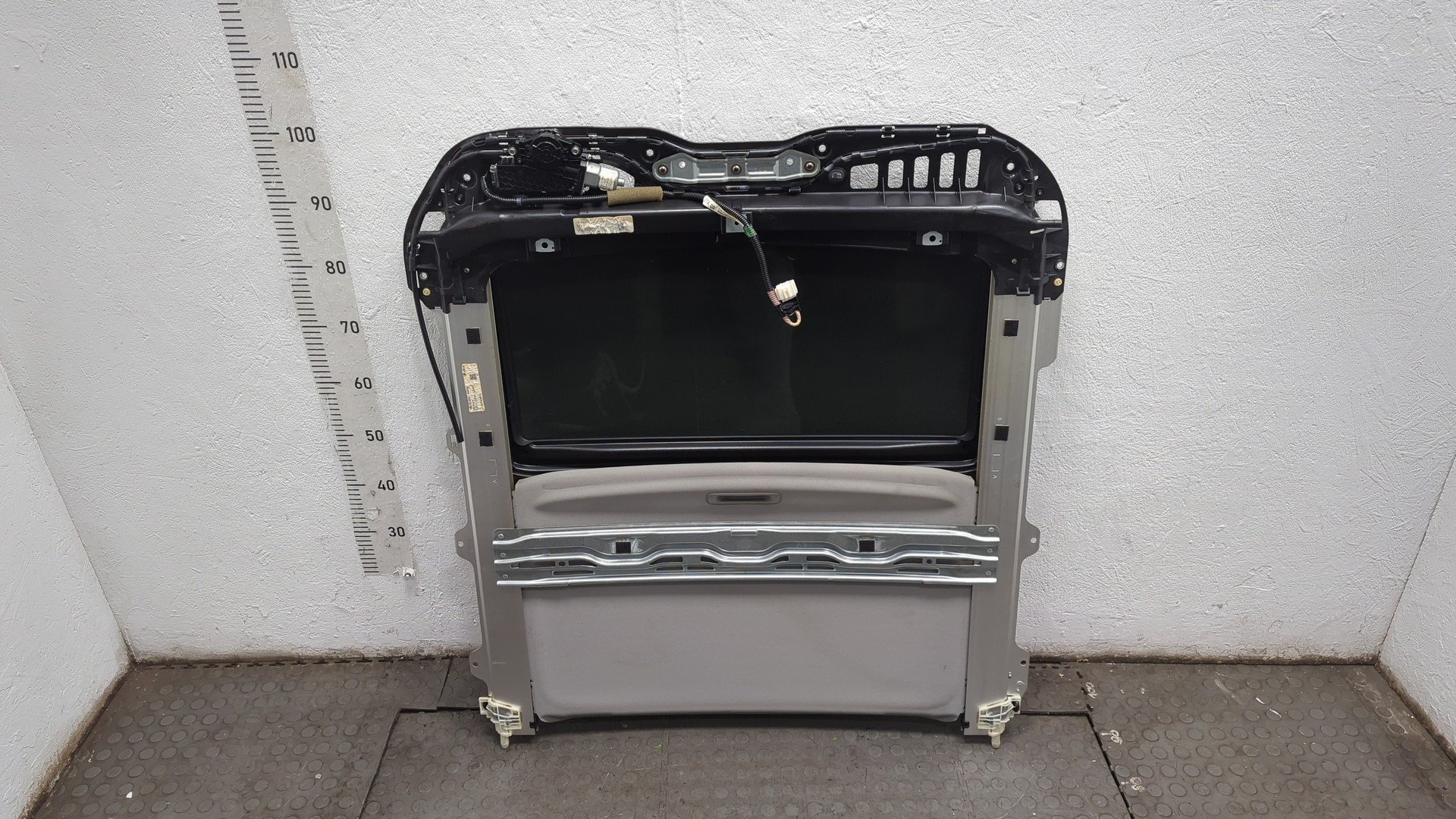 Люк в сборе электрический