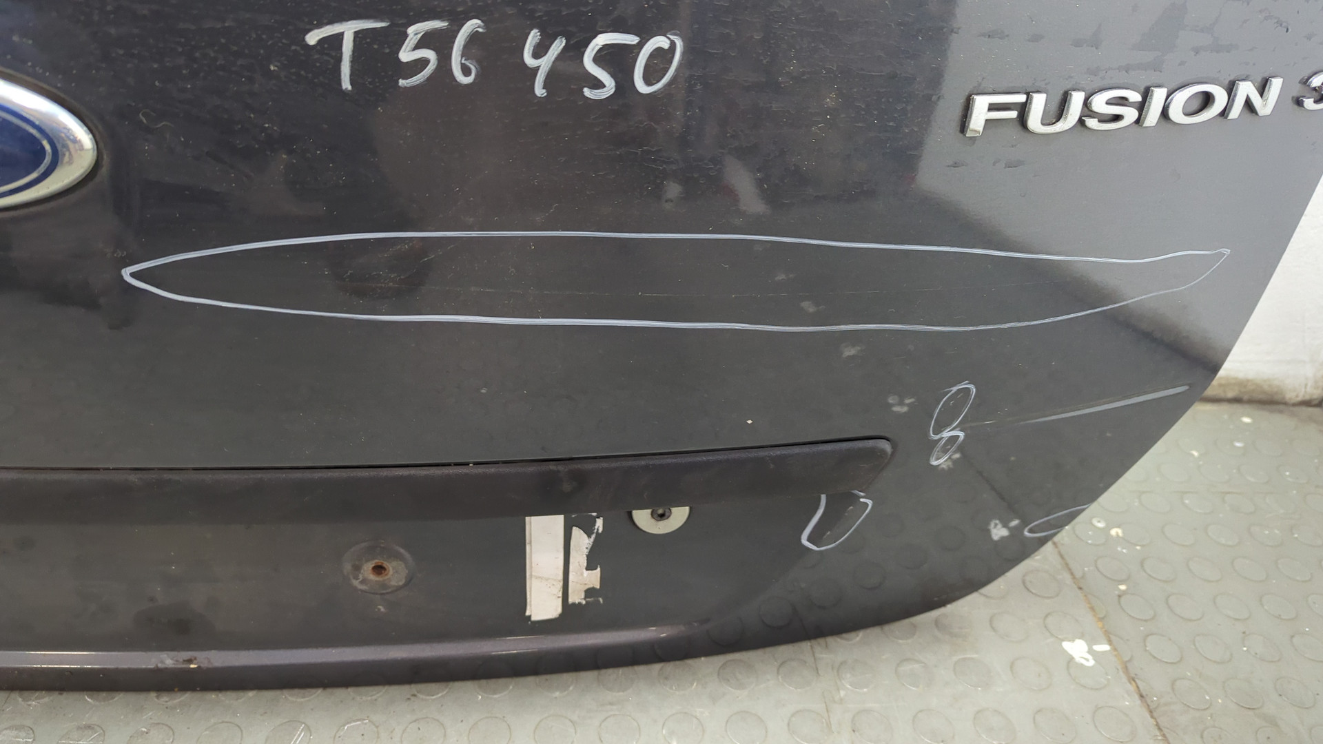 Дверь багажника