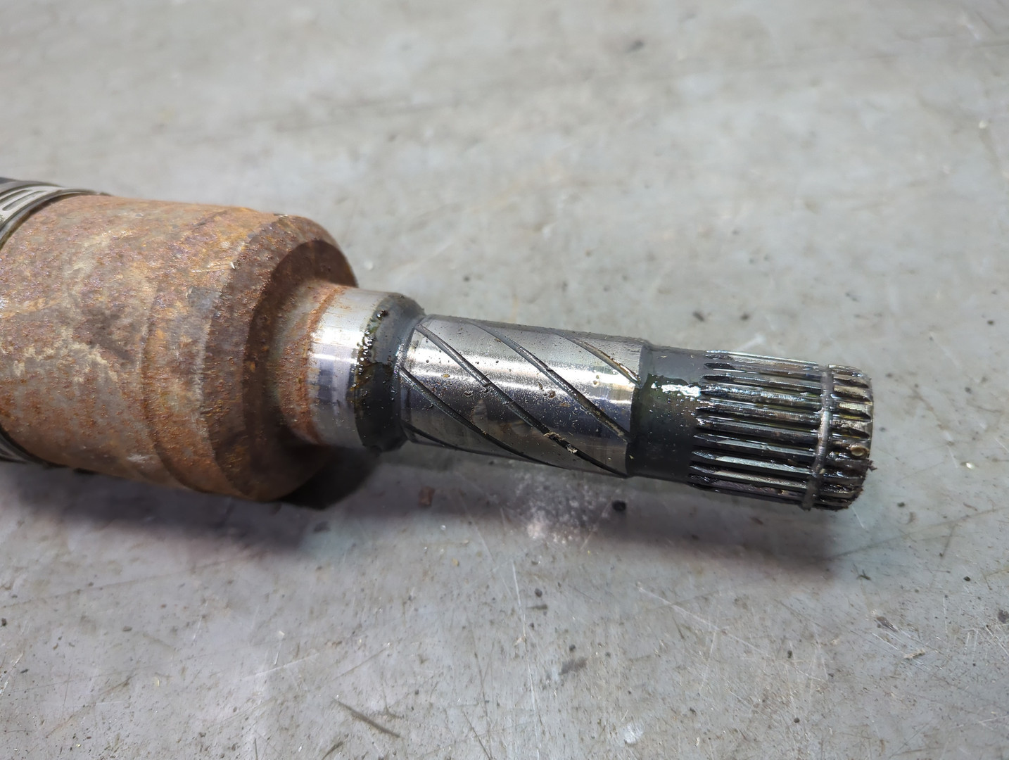 Полуось задняя