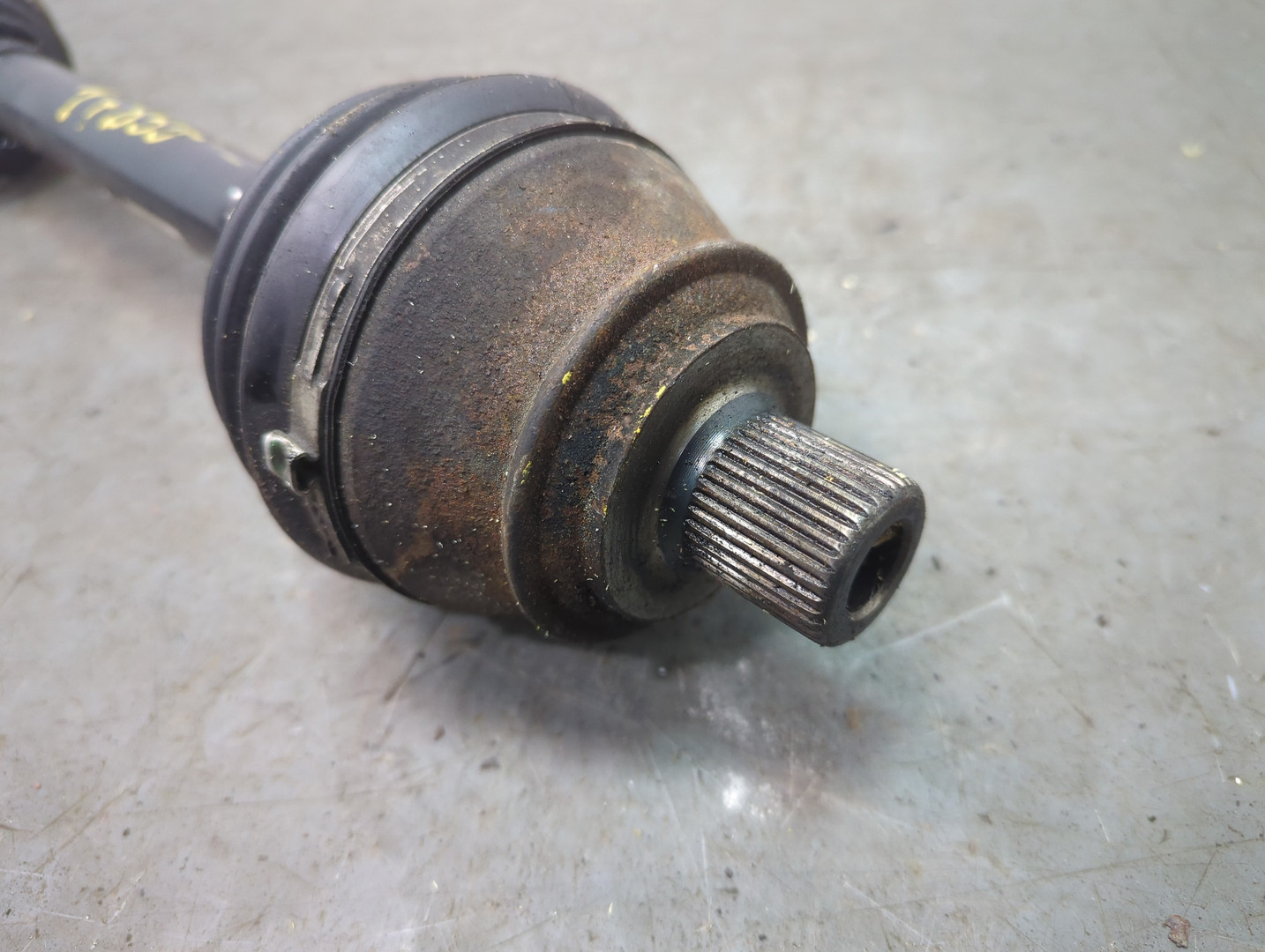 Полуось передняя правая