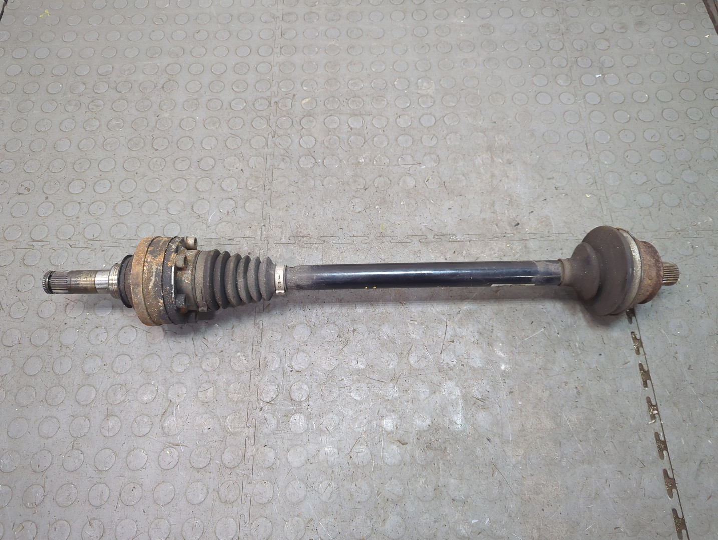 Полуось задняя