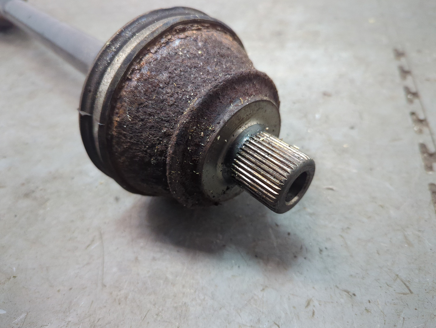 Полуось задняя