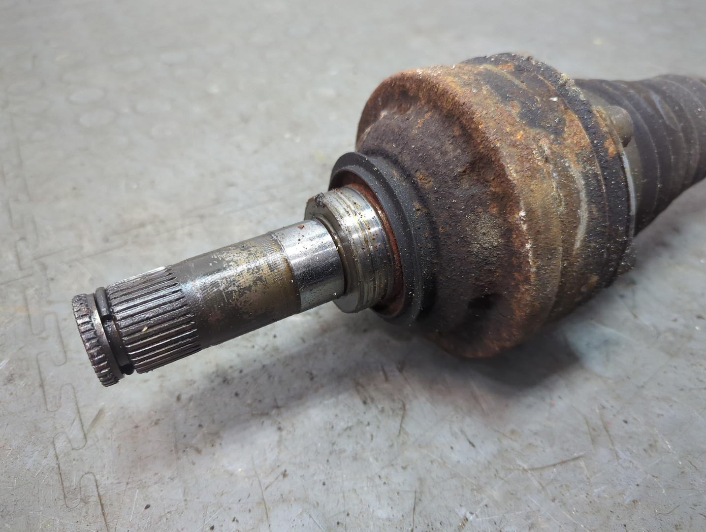 Полуось задняя