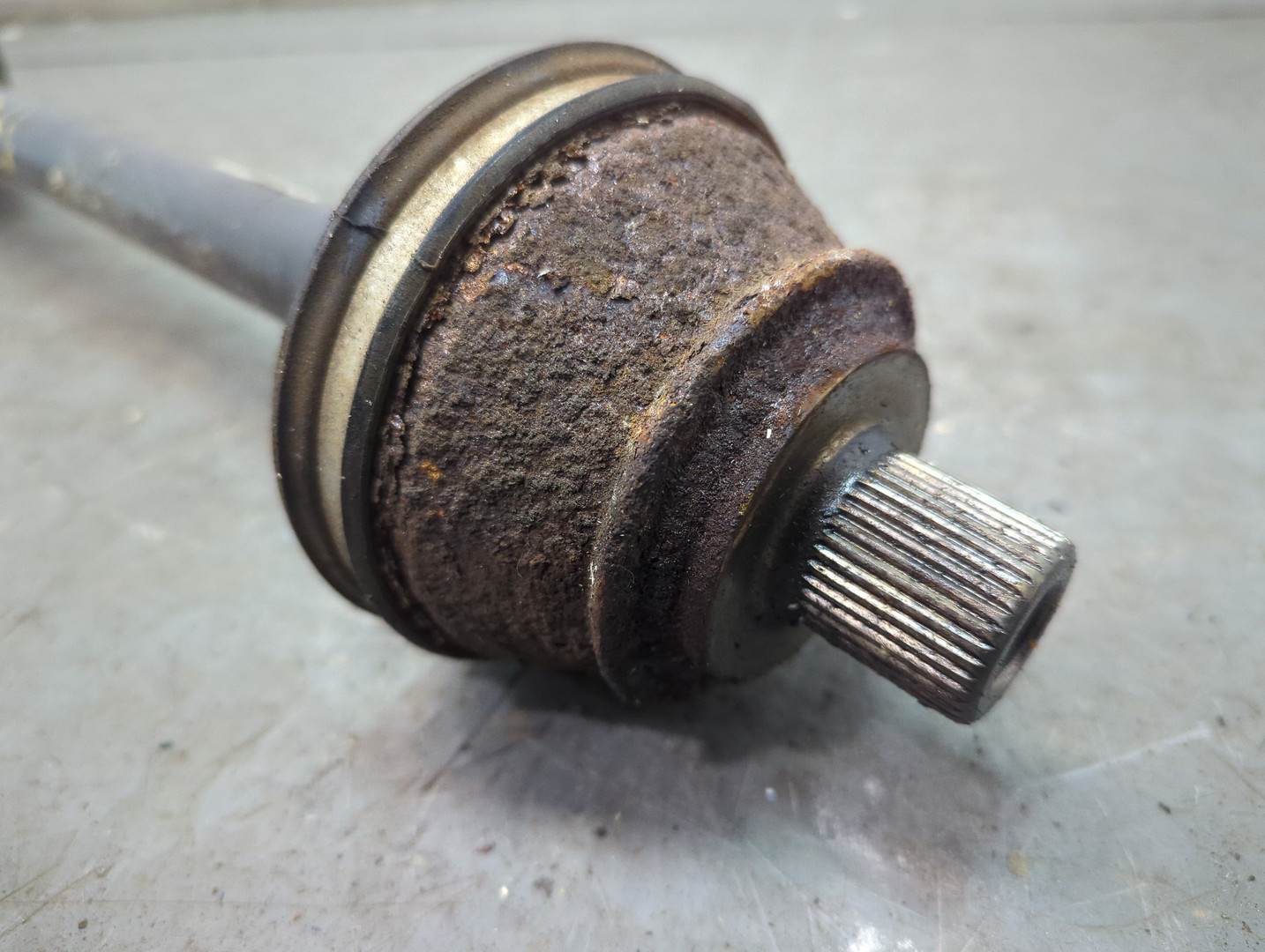 Полуось задняя