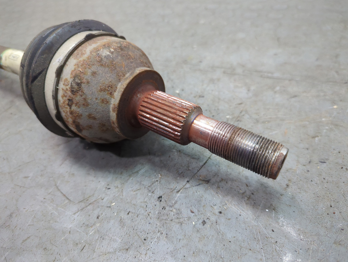 Полуось передняя левая