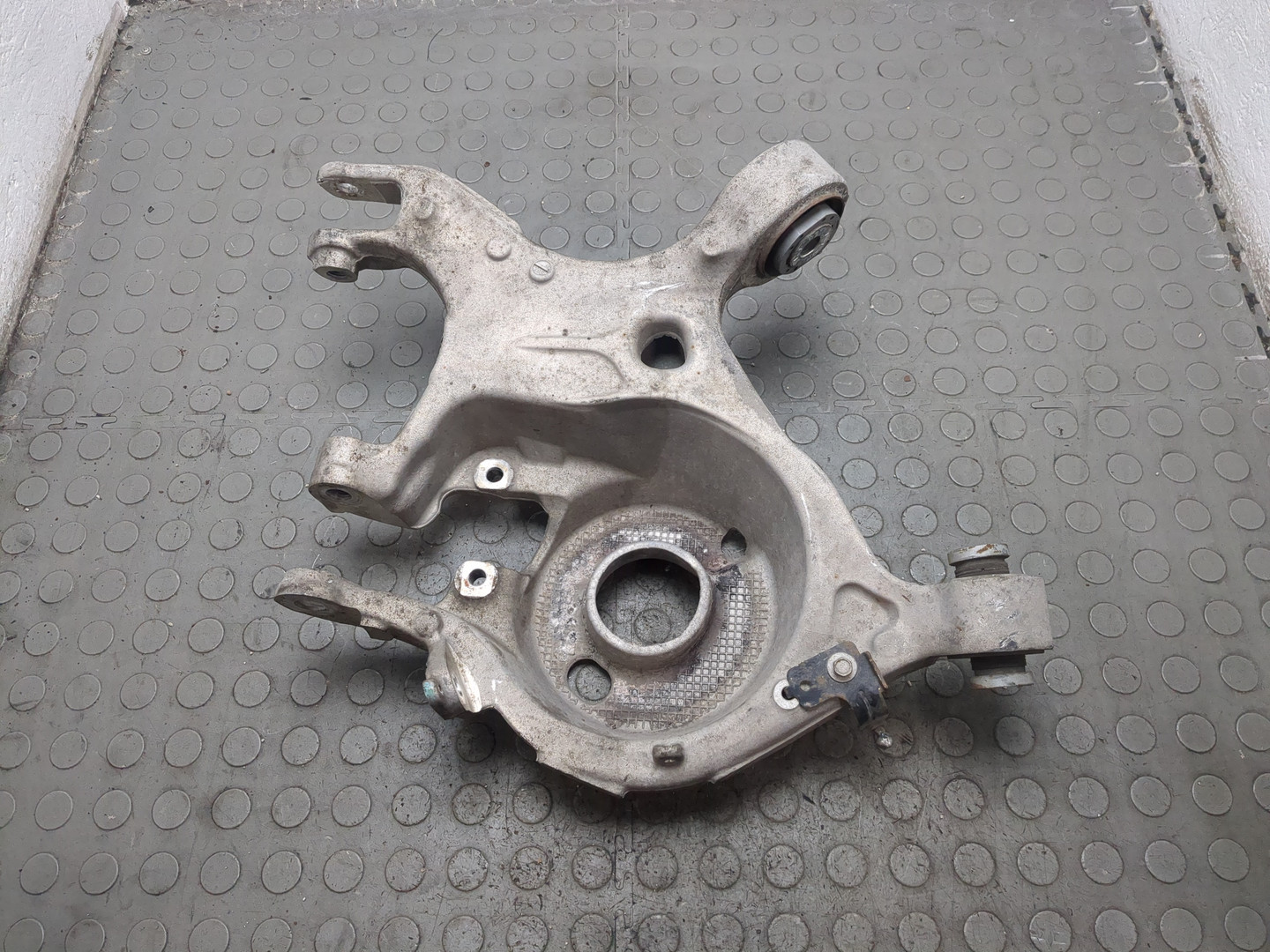 Рычаг задний левый