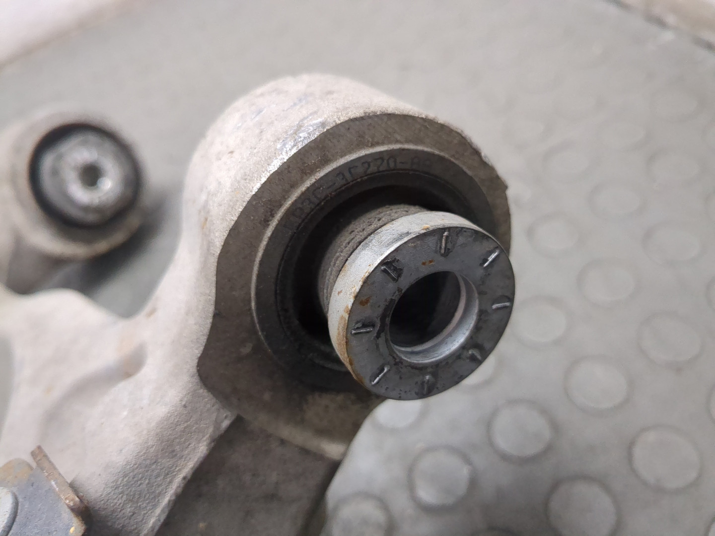 Рычаг задний левый