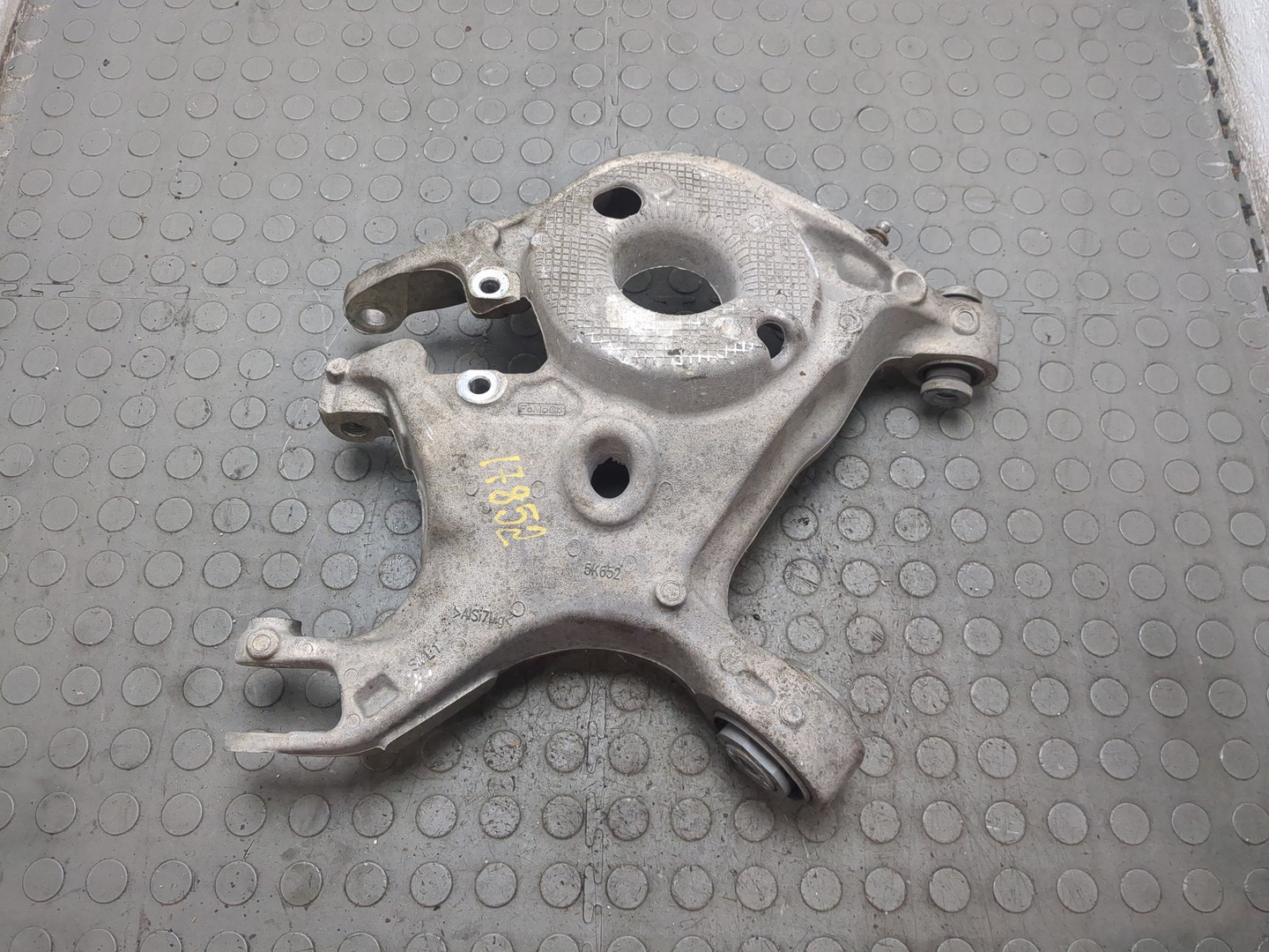 Рычаг задний левый