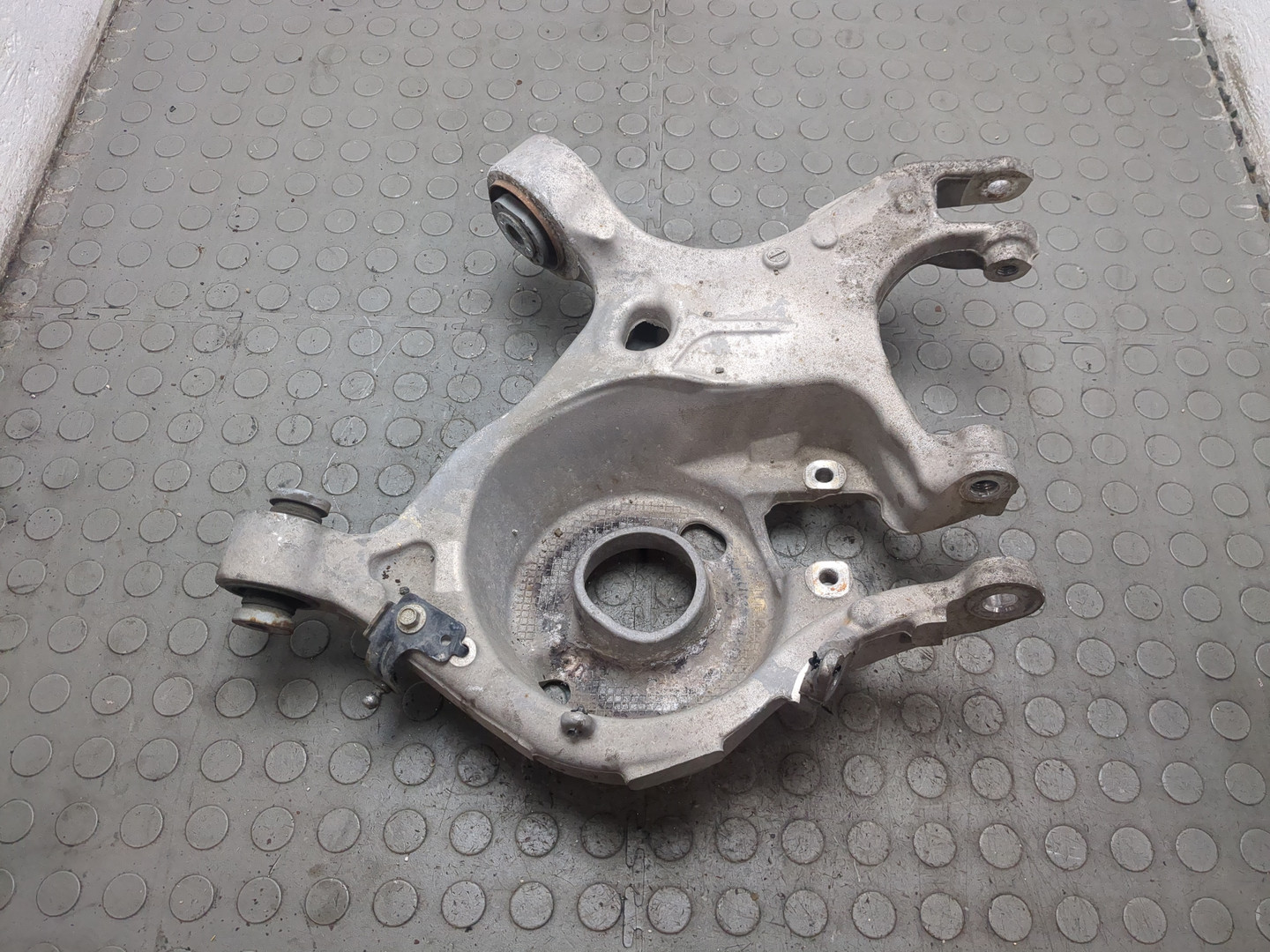 Рычаг задний правый