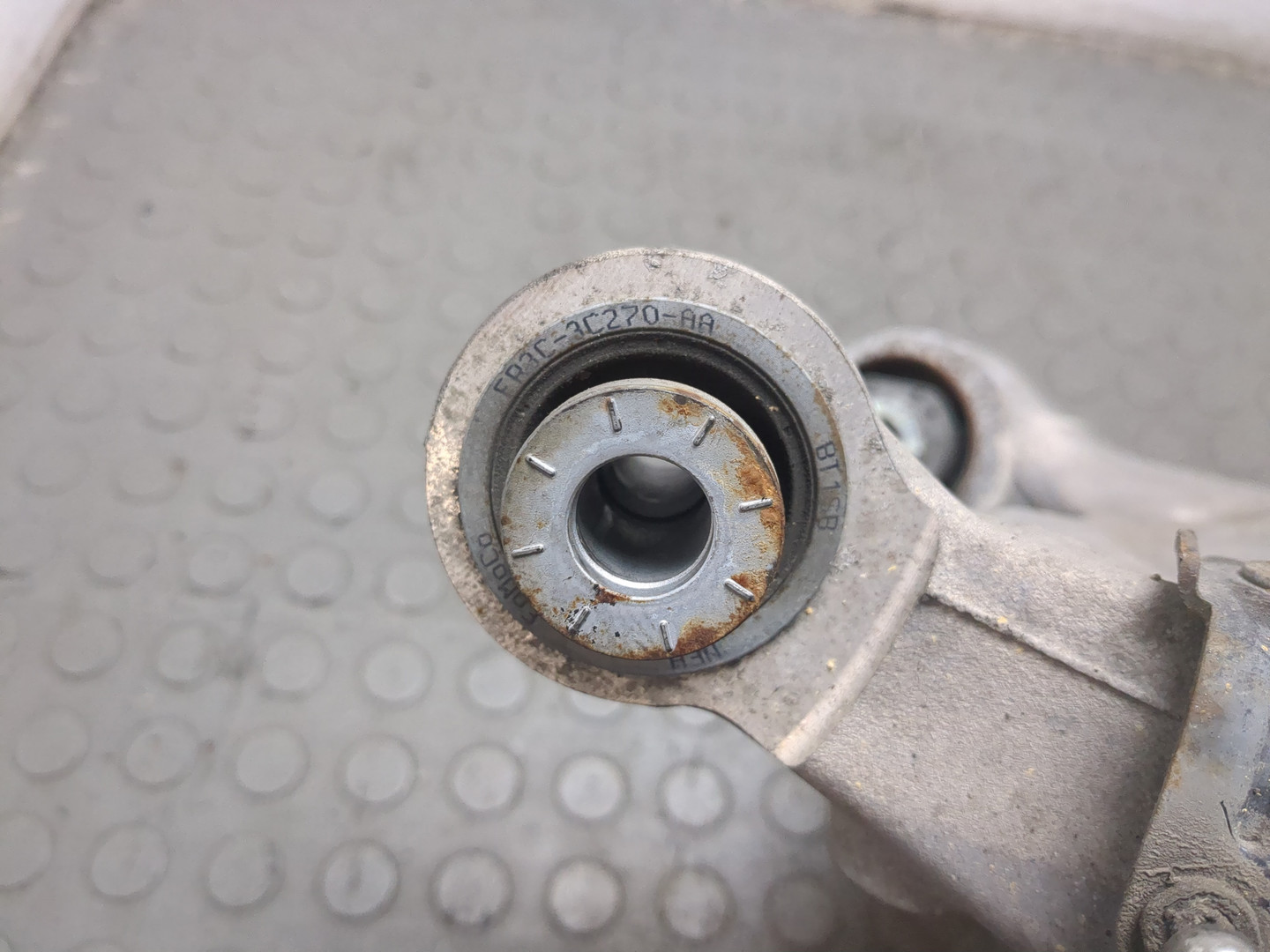 Рычаг задний правый