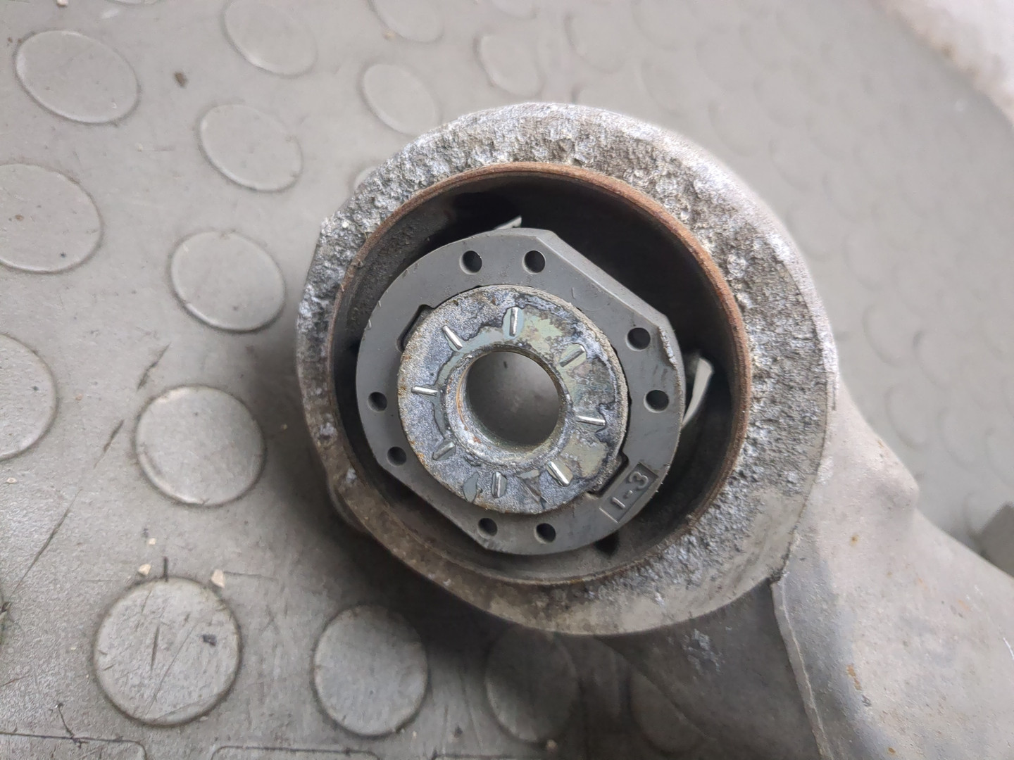 Рычаг задний правый