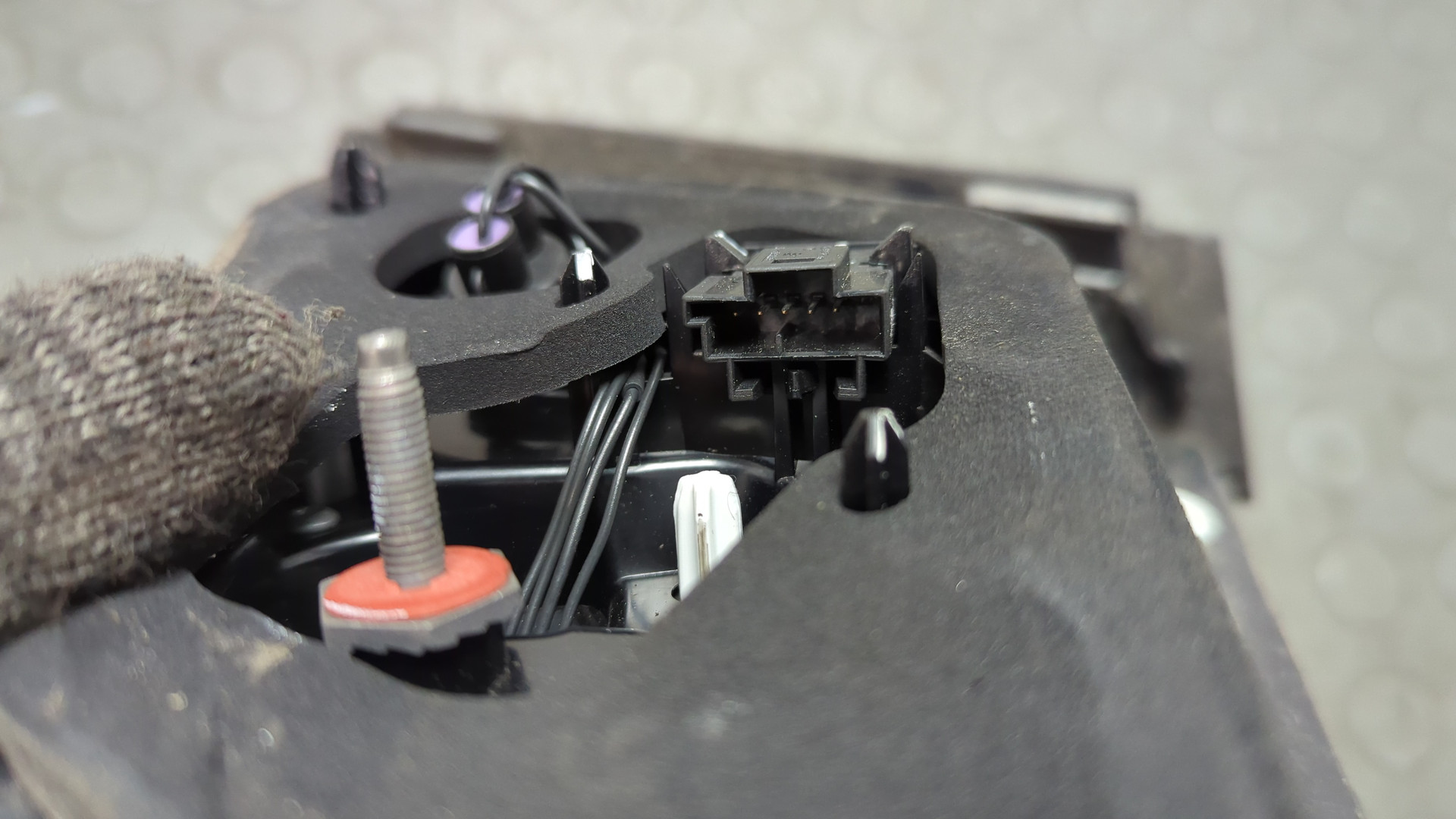 Фонарь задний внутренний левый