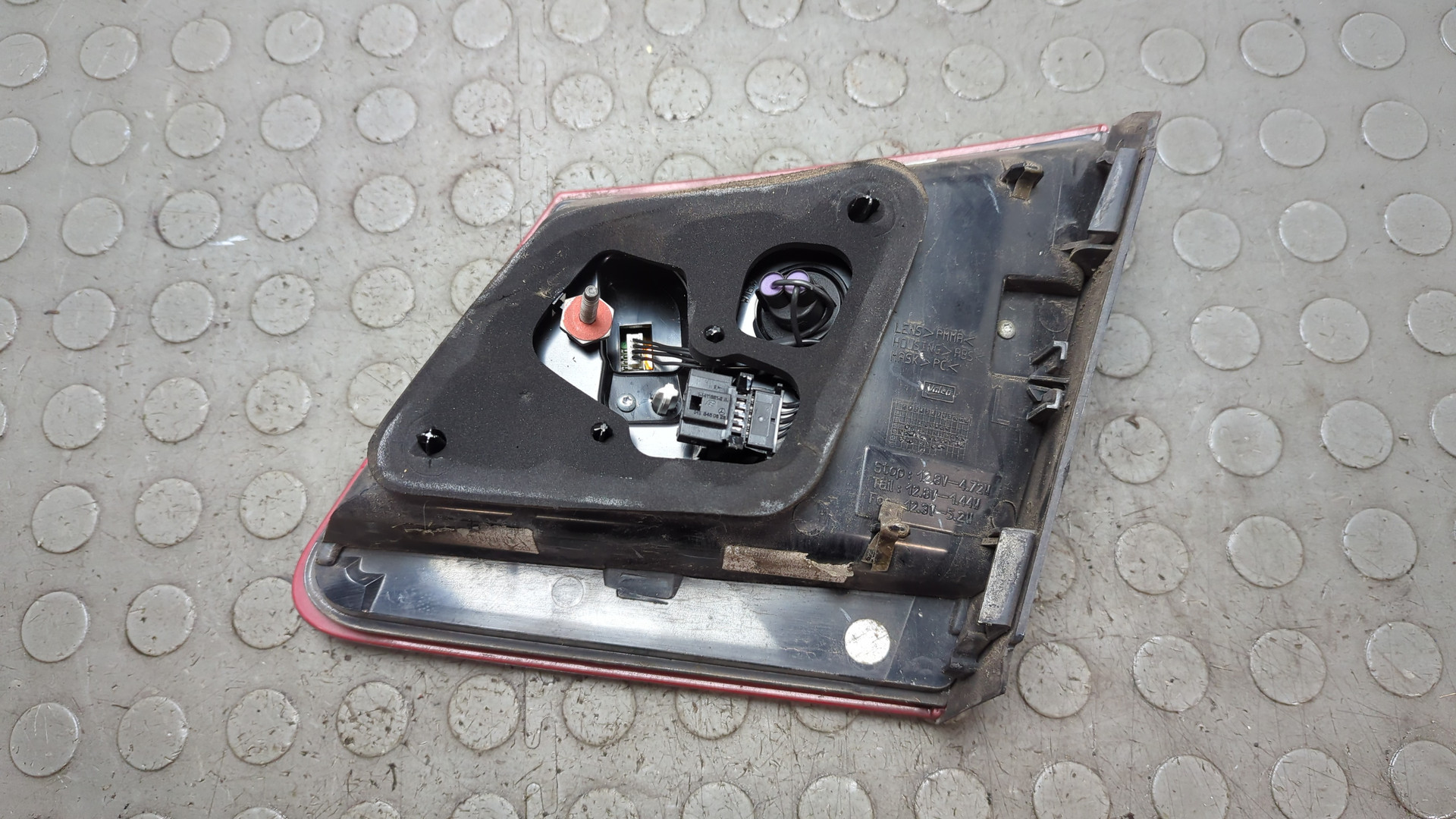 Фонарь задний внутренний левый