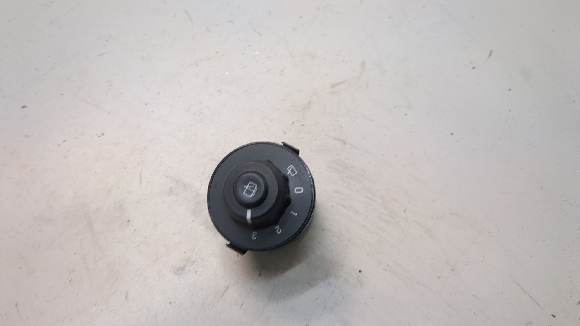 Кнопка стеклоочистителя заднего