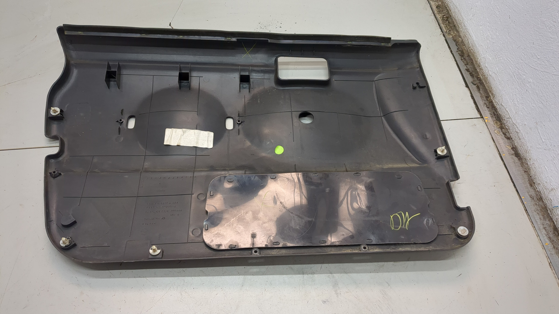 Обшивка двери передней правой