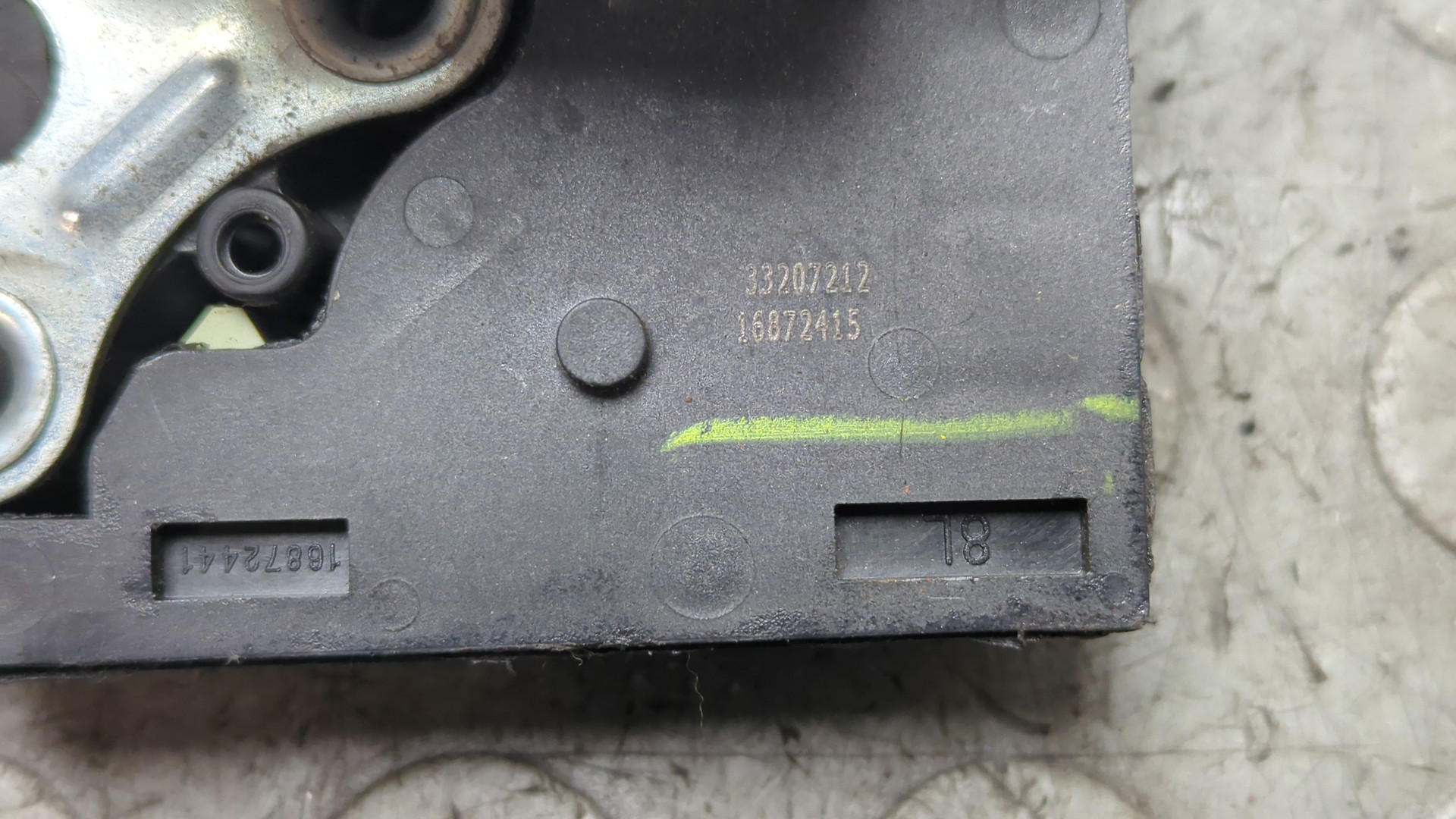 Замок двери задней левой