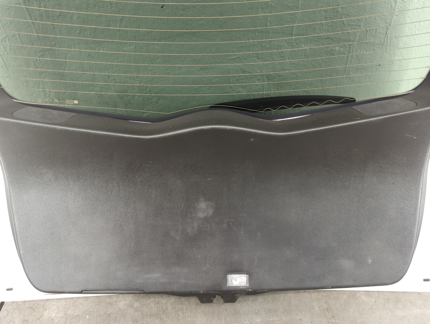 Дверь багажника