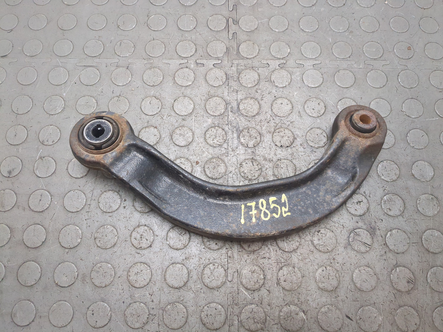 Рычаг задний левый