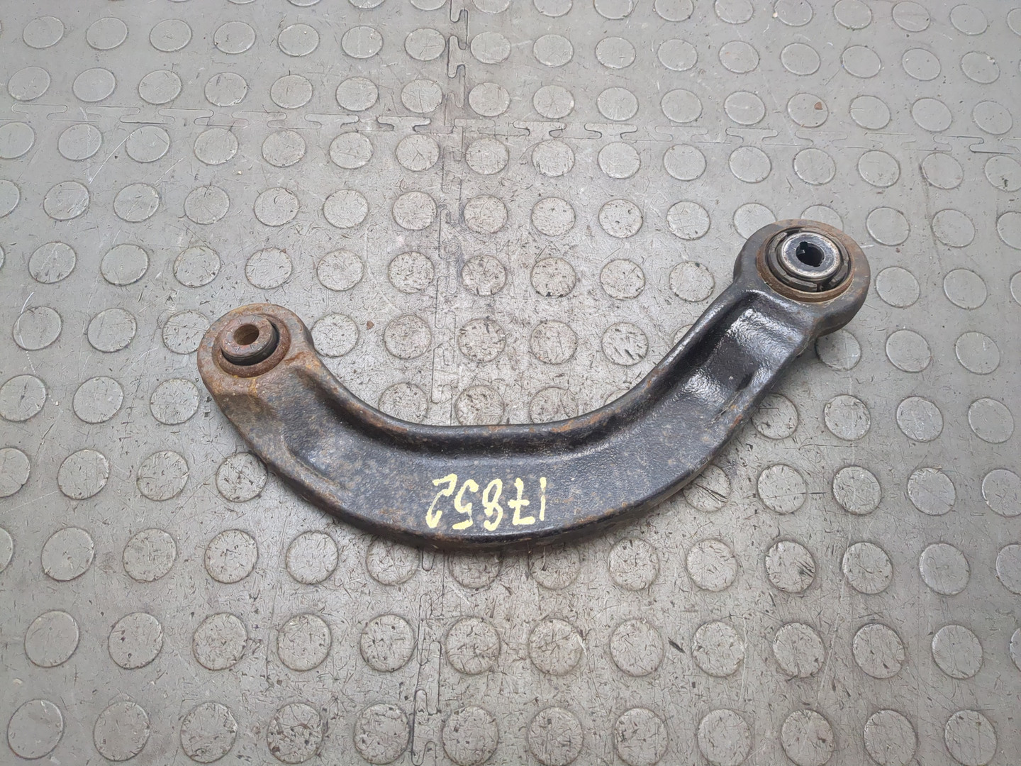 Рычаг задний правый