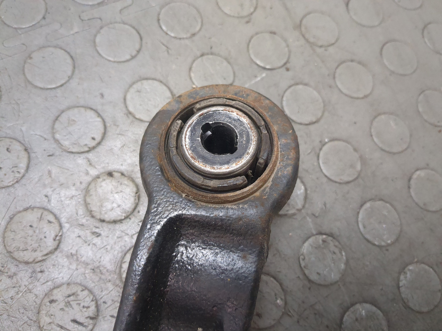 Рычаг задний правый