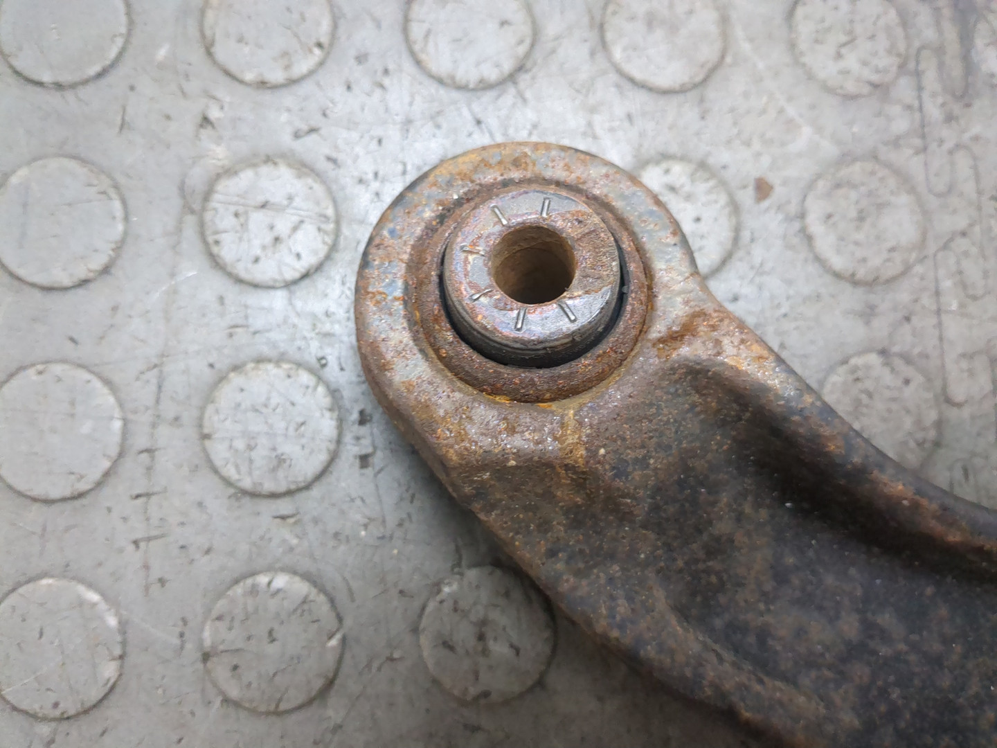 Рычаг задний правый