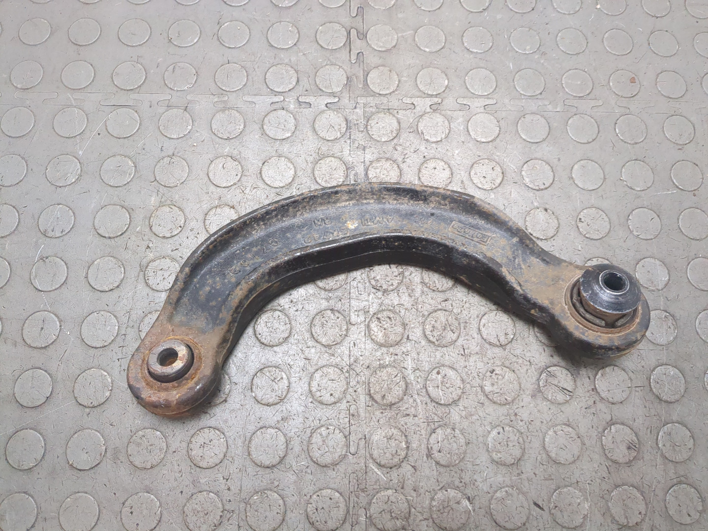 Рычаг задний правый