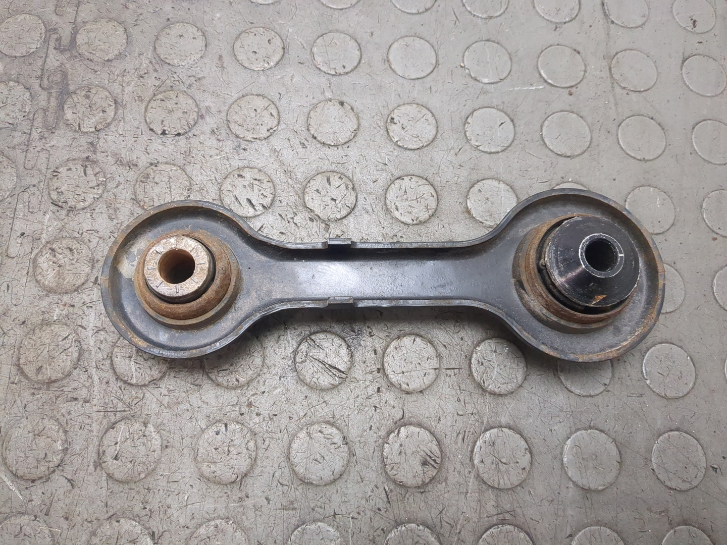 Рычаг задний