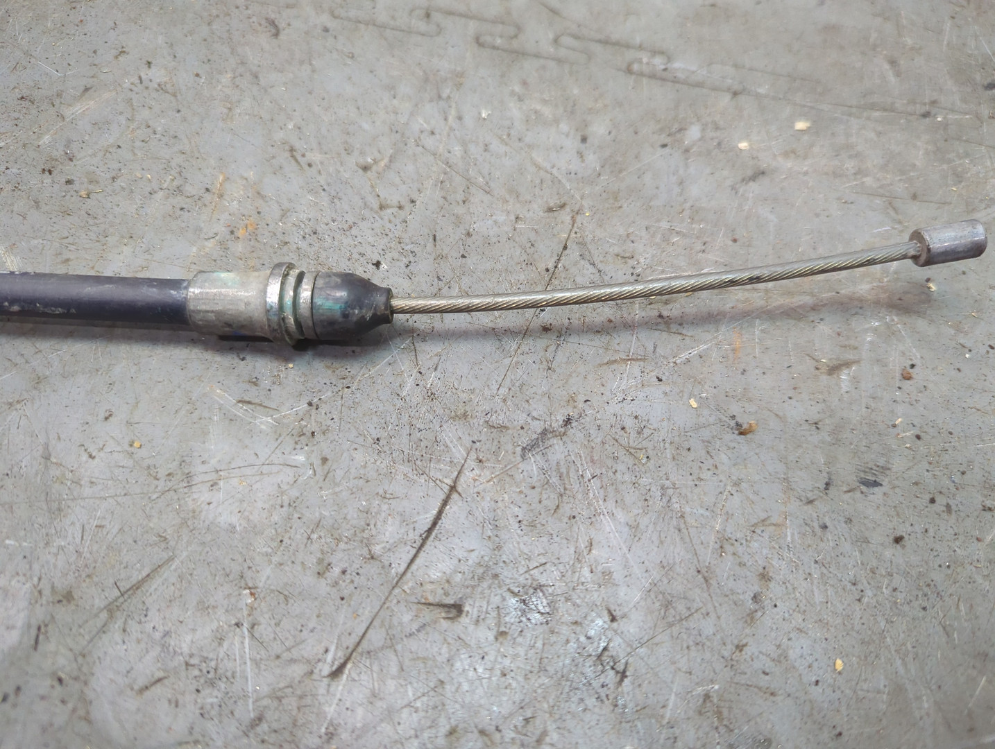 Трос стояночного тормоза