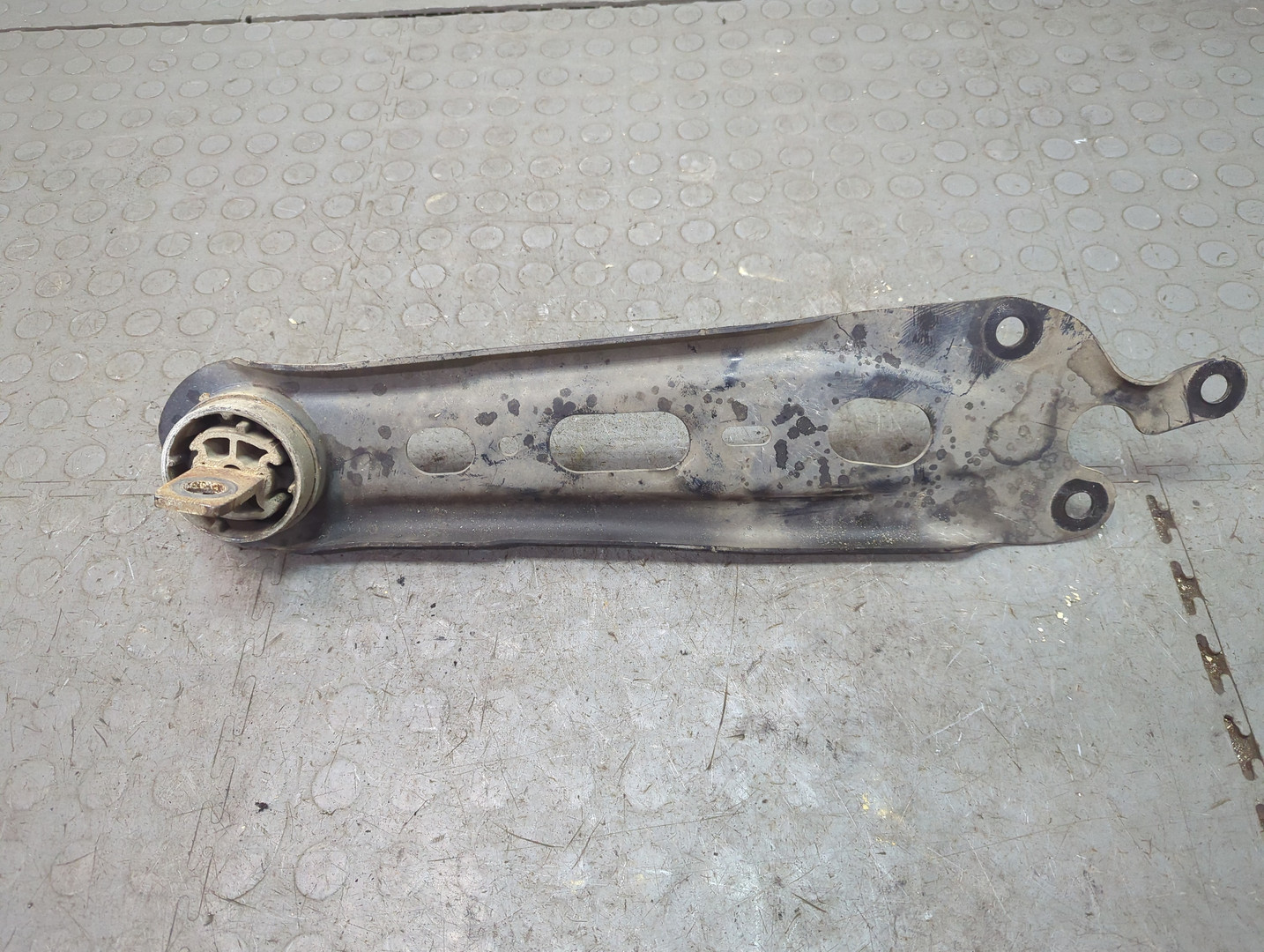 Рычаг задний правый