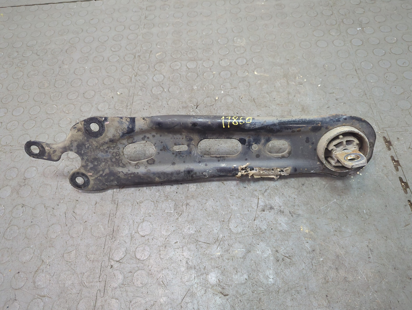 Рычаг задний правый