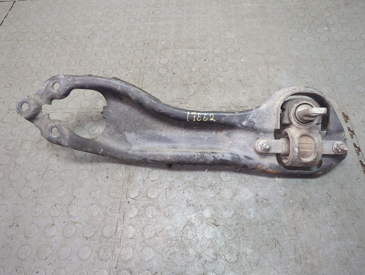 Рычаг задний правый