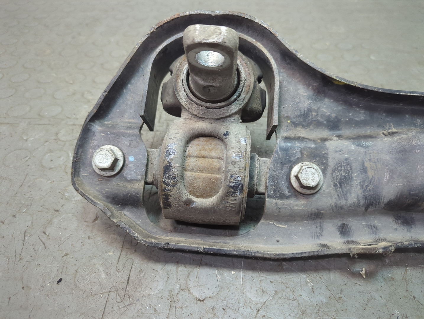 Рычаг задний правый