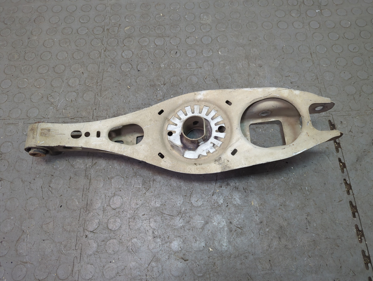 Рычаг задний