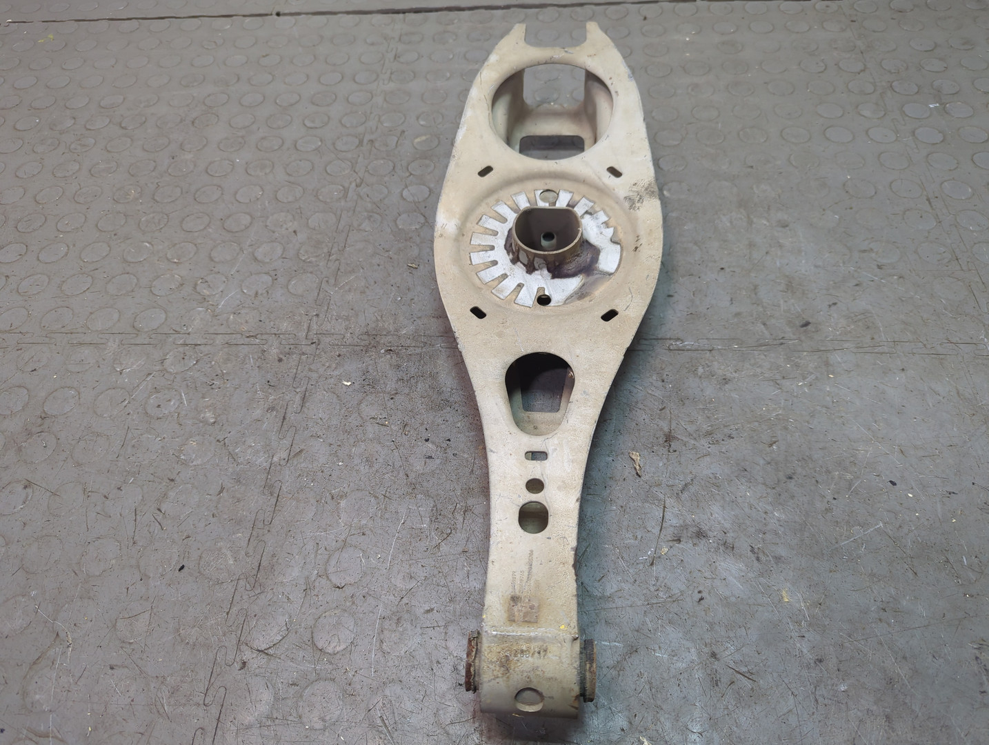 Рычаг задний