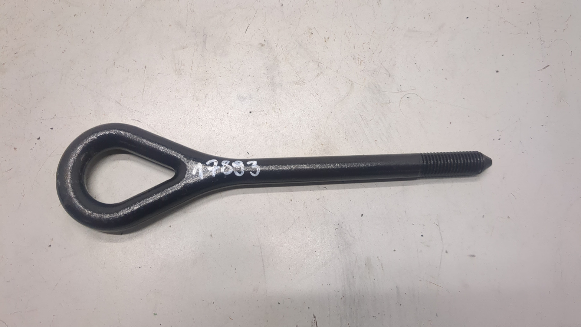 Крюк буксировочный