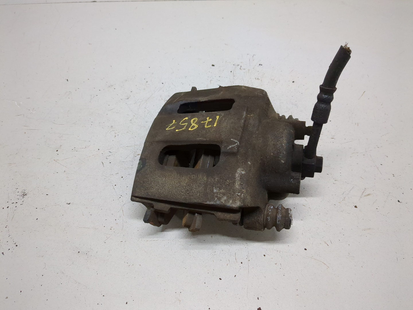 Суппорт передний левый