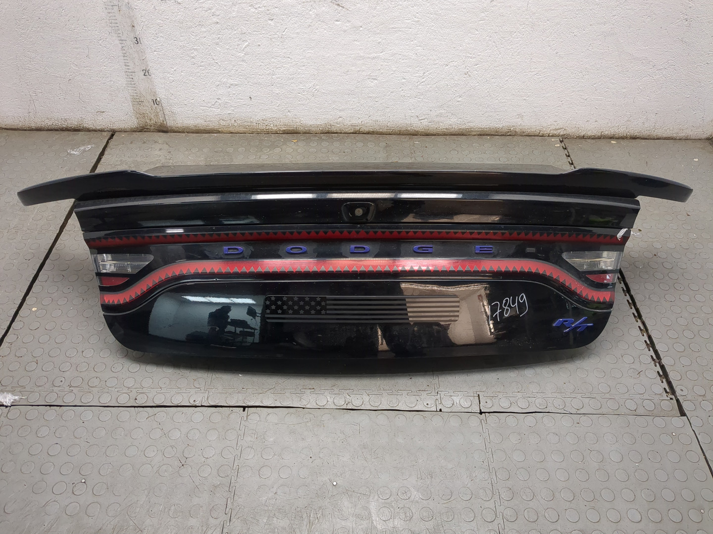 Дверь багажника