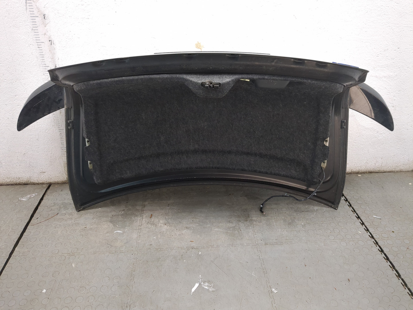 Дверь багажника