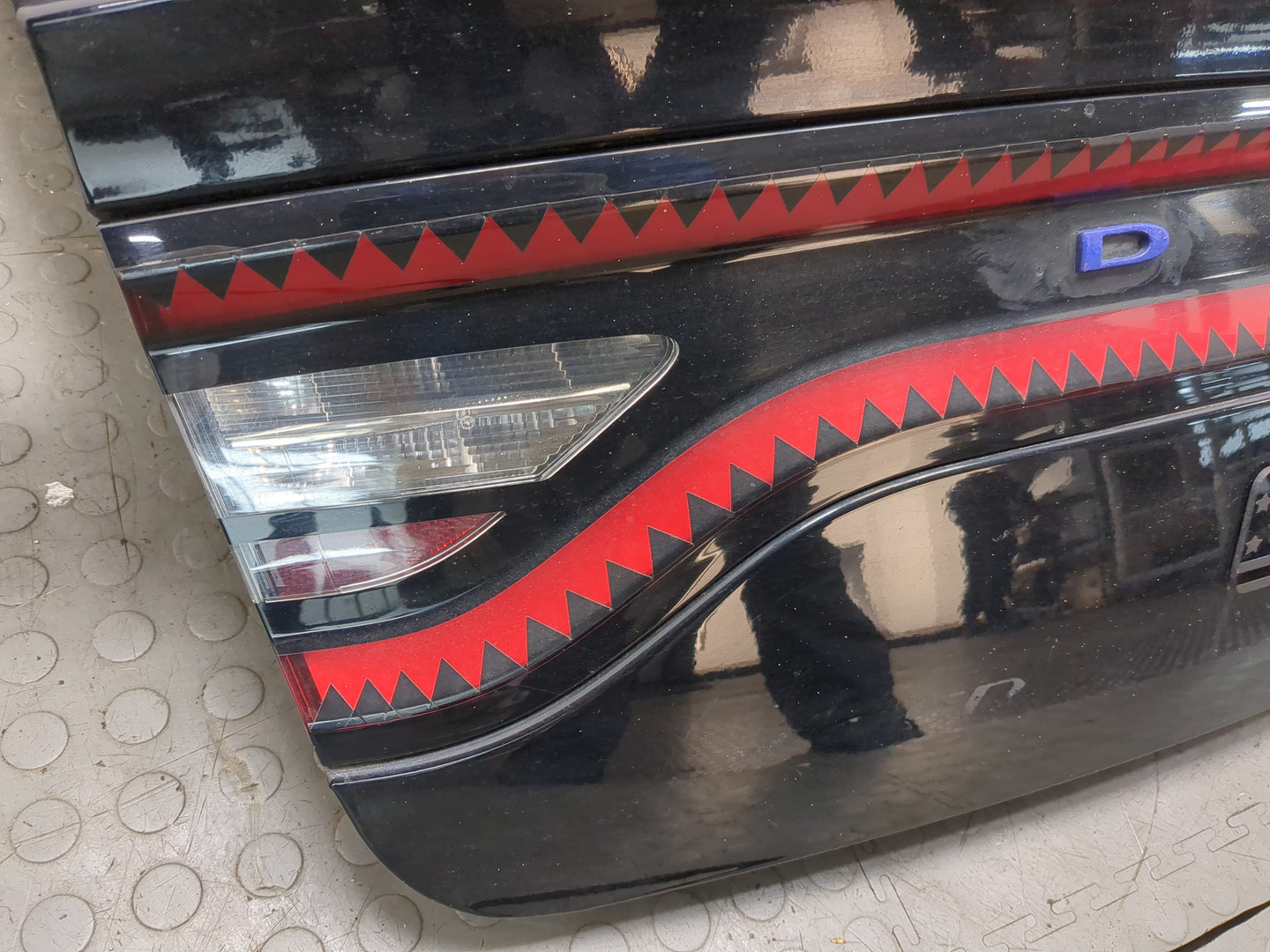 Дверь багажника