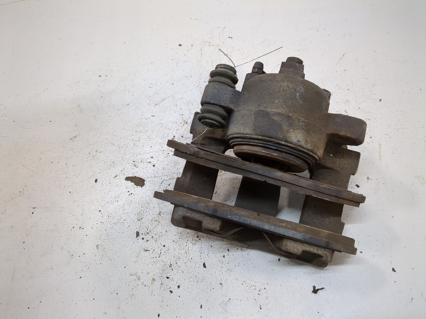 Суппорт передний правый