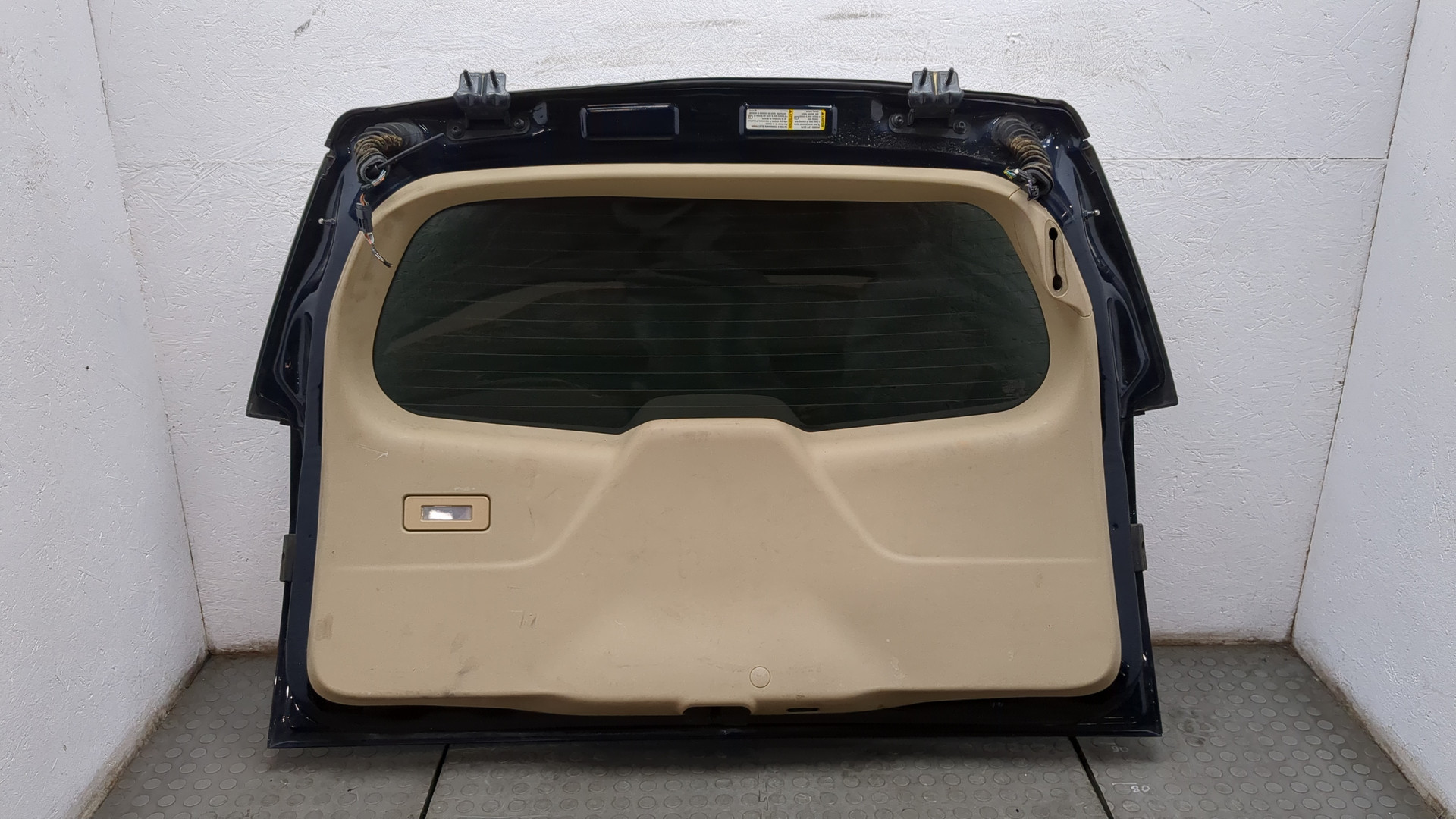 Дверь багажника