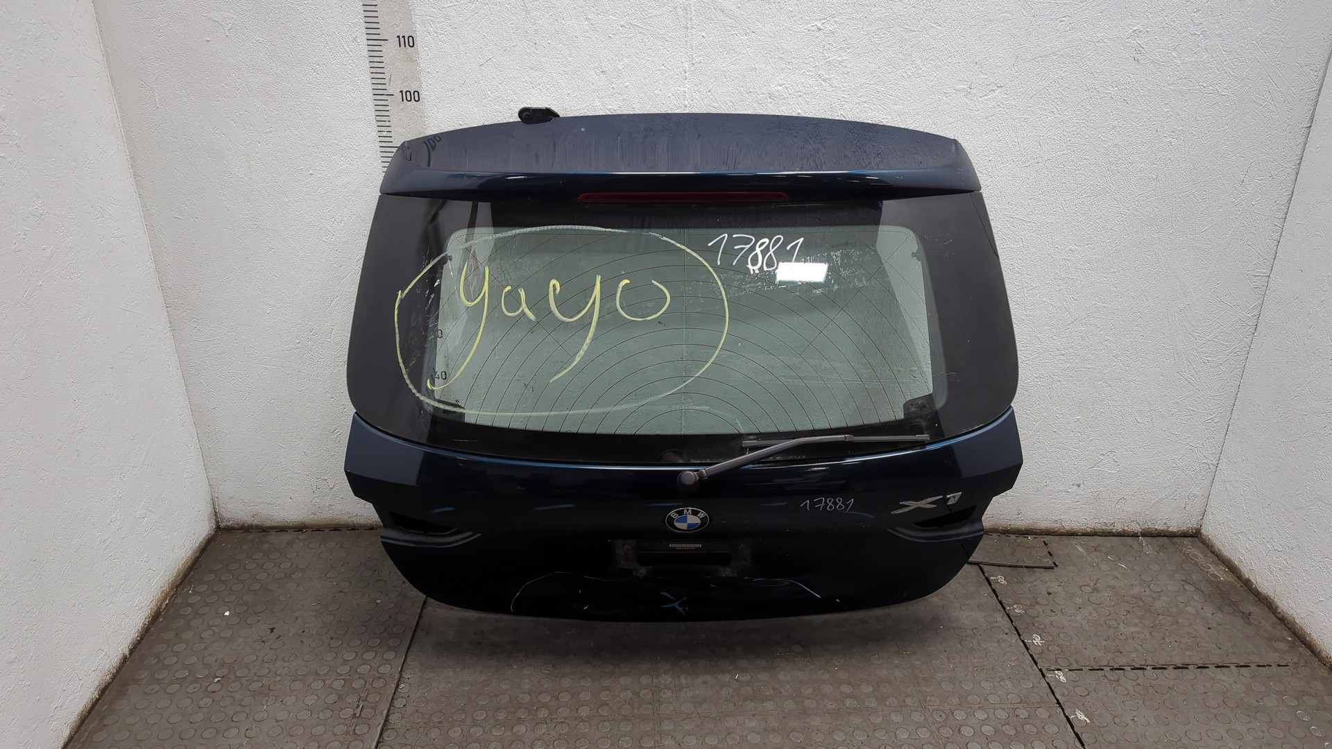 Дверь багажника