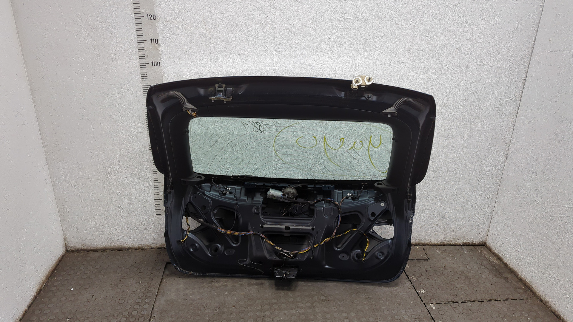 Дверь багажника