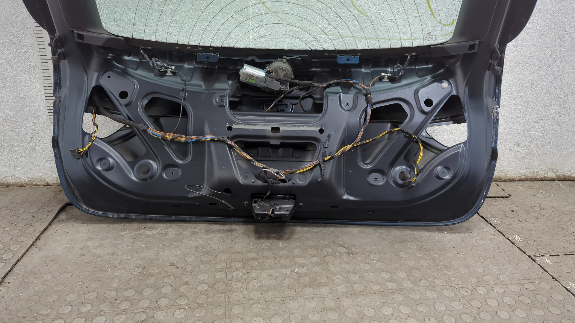 Дверь багажника