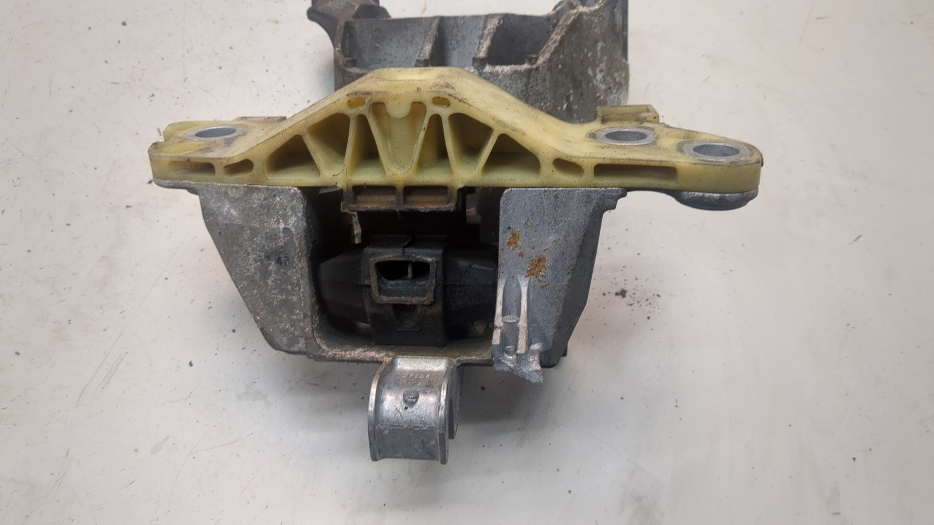 Опора двигателя