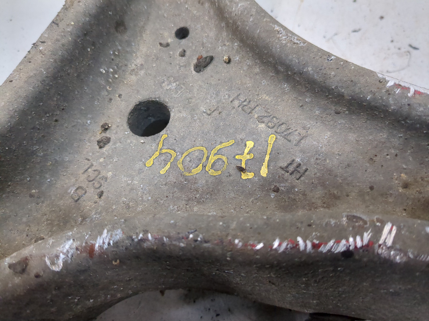 Рычаг передний правый