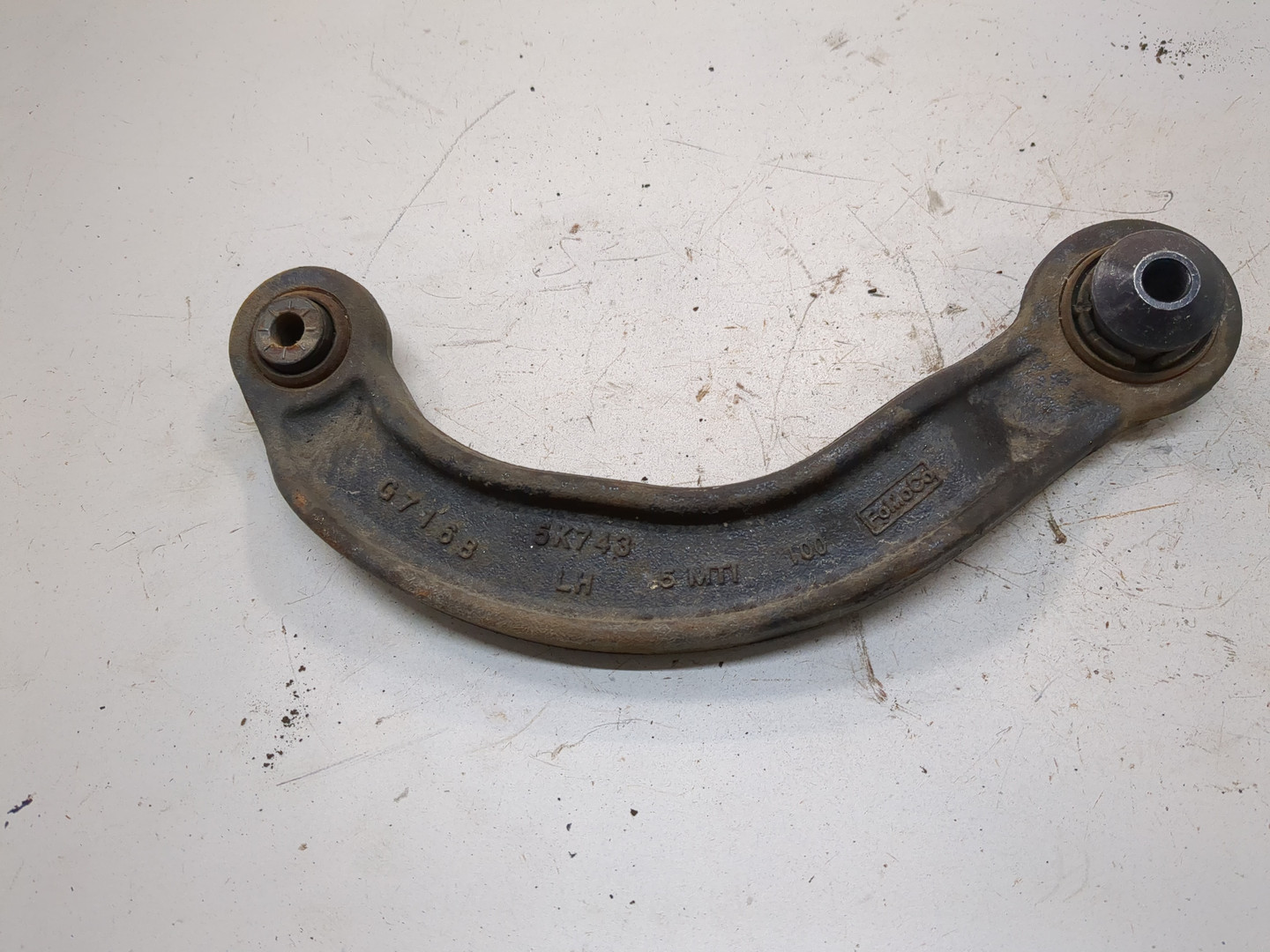 Рычаг задний левый