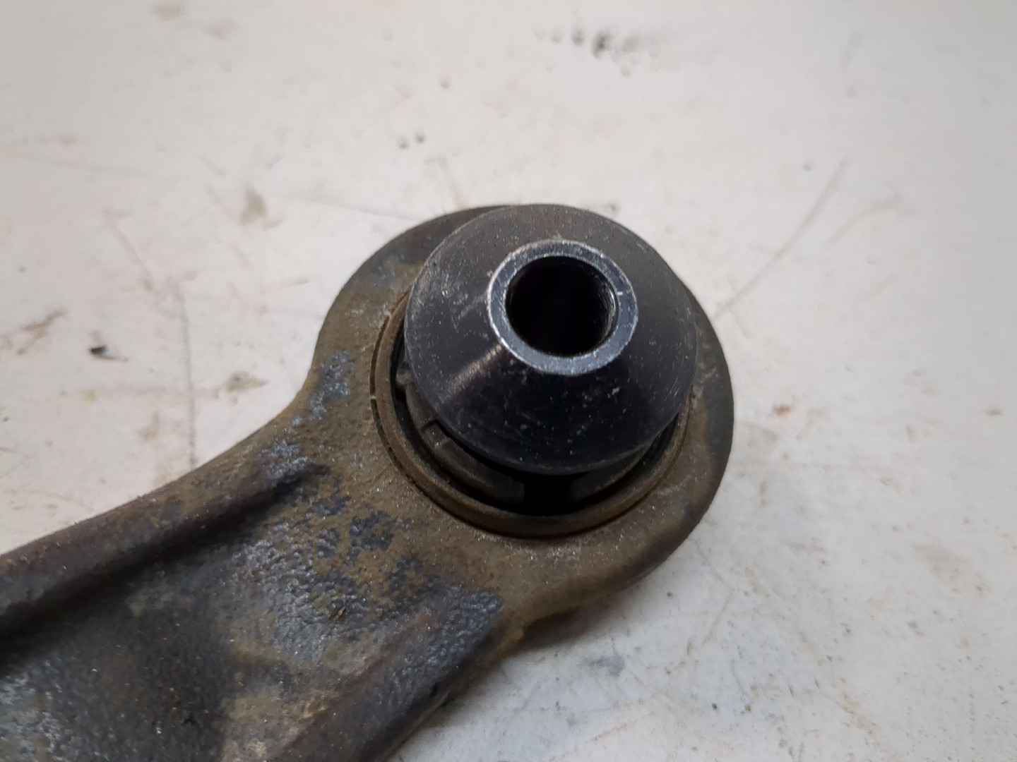 Рычаг задний левый