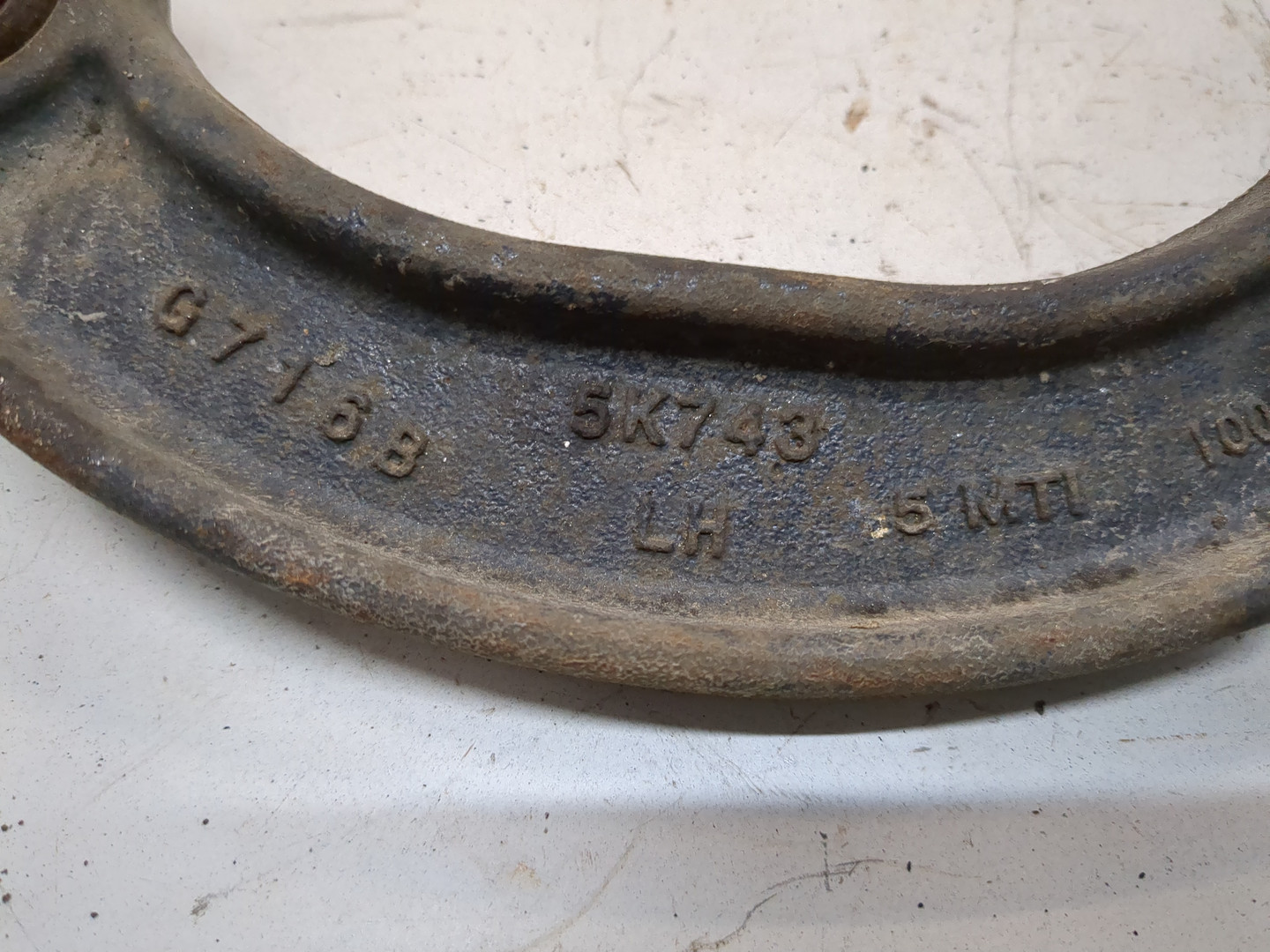 Рычаг задний левый