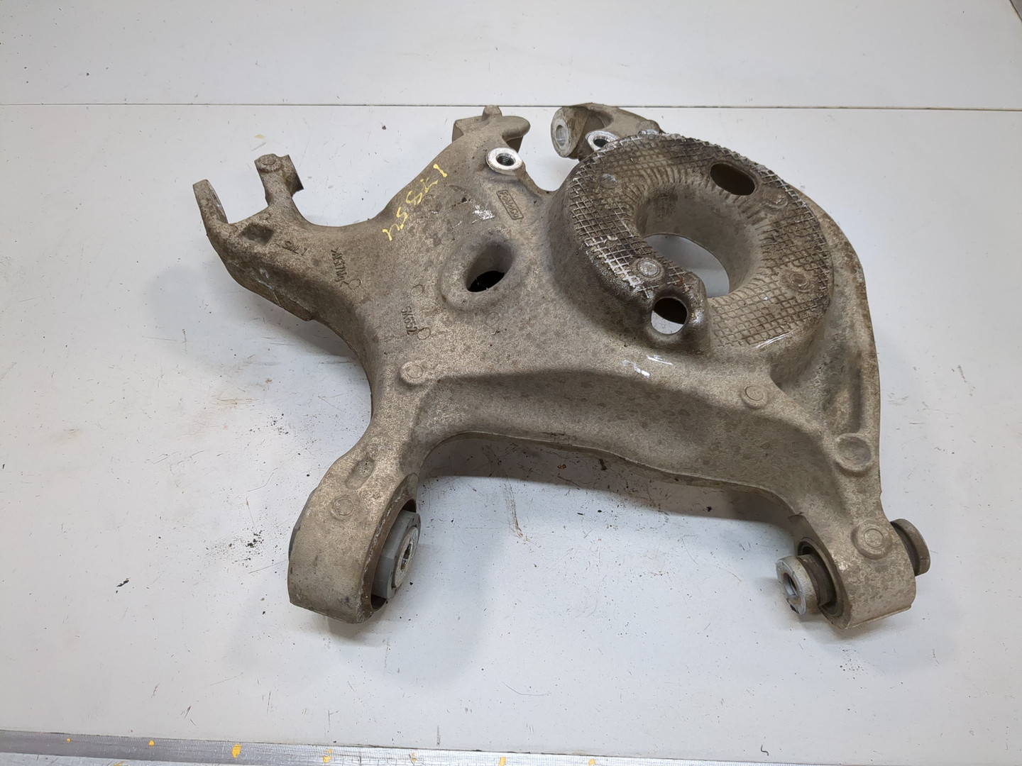 Рычаг задний левый